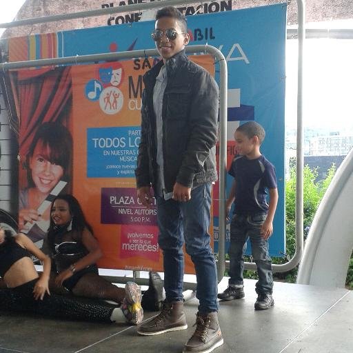 Cantante - Compositor - Genero Bachata - CommynSoom! #Disco #TraicionDeAmor - Tu Tineller- Mamiii

-DiscoCommyy Soong #TraicionDeAmor
