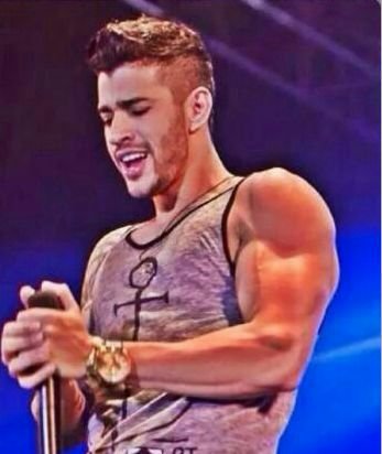 Se você não existisse iria te inventar, na forma de um anjo mais lindo iria te amar, eu respiro você ♥ 
@Gusttavo_lima