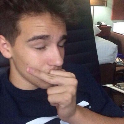 if u see this follow @woahwhitesxdes please