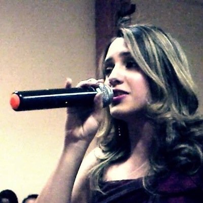 Cantora e Adoradora do Senhor Jesus.. minha única vontade é pregar o evangelho através do louvor.. ❤️