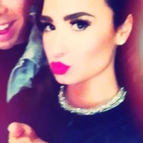 #WeFollowBack also follow 
I Love DMEI LOVATO!