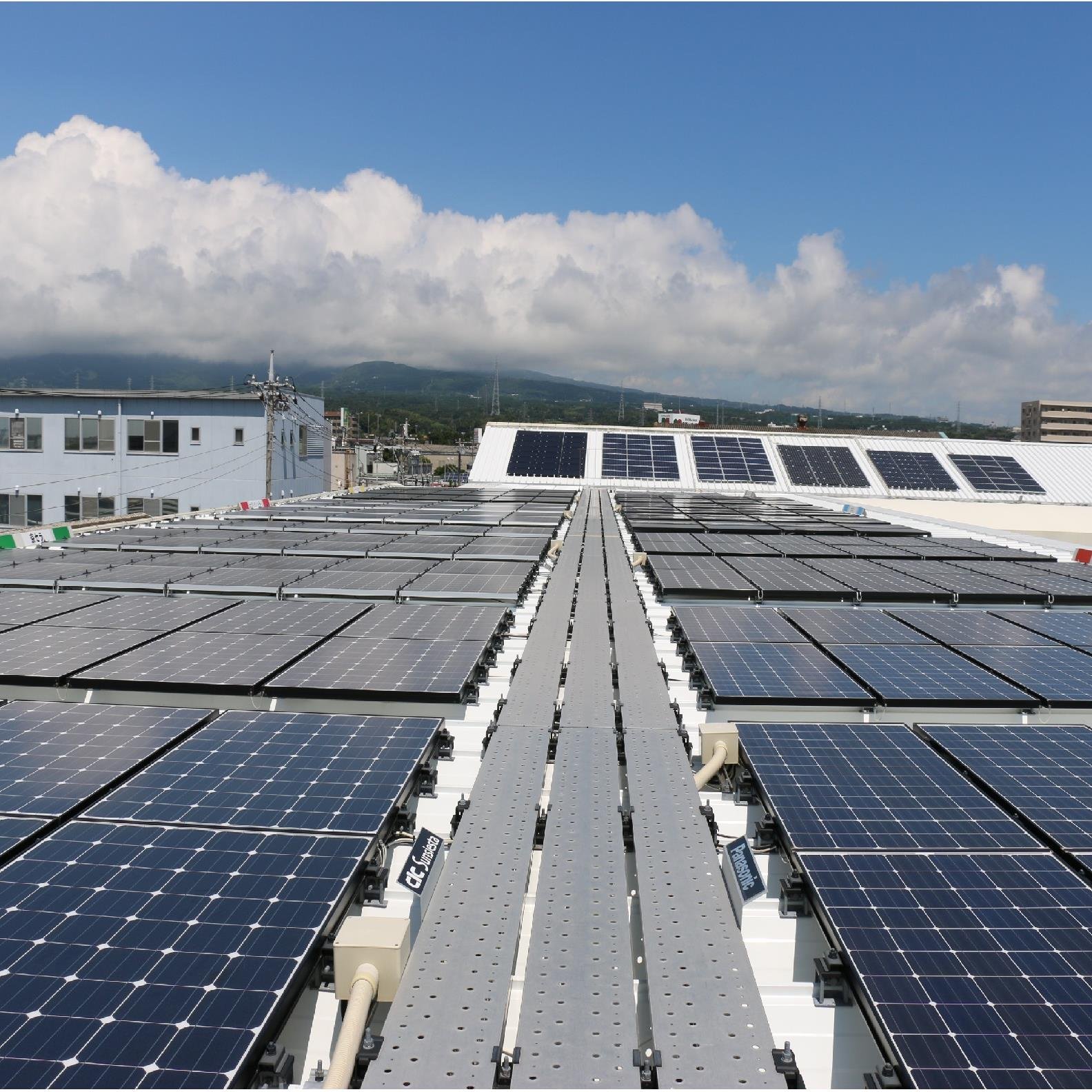 静岡県沼津市にて、太陽光発電15社の太陽光パネルを並べて実際の発電量を比較・体感できる展示場をオープンしています。様々な太陽光発電に関する疑問を解決します！！