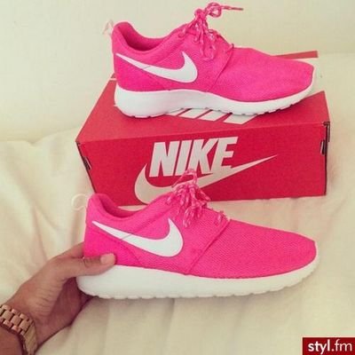 Todo lo que podrías tener en tu armario!,  new balance, converse y airmax o vans,  tambien tenemos ropa pidenosla y te la buscamos!! pedido minimo 35€