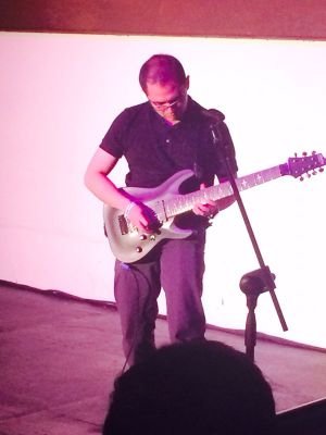 cam_joel's profile picture. Psicólogo organizacional, especialista en gerencia de proyectos. Interesado en las finanzas y el emprendimiento. Guitarrista por pasión.