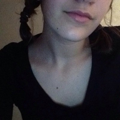 Follow @chilltf she follows back