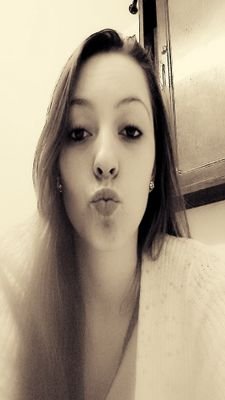 Tô feliz, to despreocupada, com a vida eu to de bem.