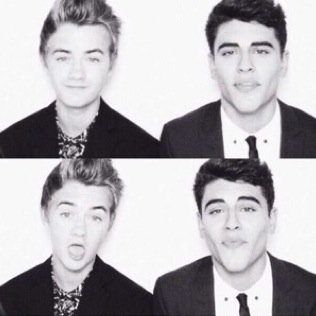 Free follow for all fans ♡ Please follow •@baddiewilko • @caniffucktayl0r for dms to 11/12+Dillon+Sammy :)