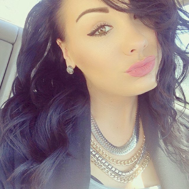 Mommy, Hair Stylist and Makeup Artist.    instagram: B_rose578