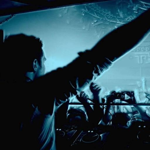 Dj Productor con mas de 10 años en la escena bogotana, amante de los buenos sonidos latinos y a la expectativa de una nueva escena electronica