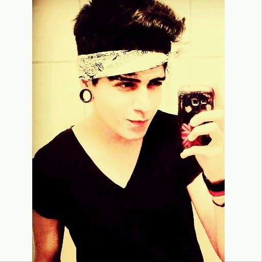 1/5 Voz - boyband @YouLoseOficial / @Lkstassi