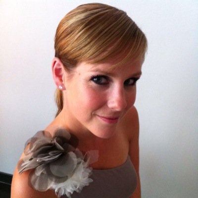 Getrouwd met Benjamin en moeder van Isabella en Milan. Manager bij de gemeente. Resultaatgericht, dienstverlenend, ontzettend nieuwsgierig maar altijd integer.