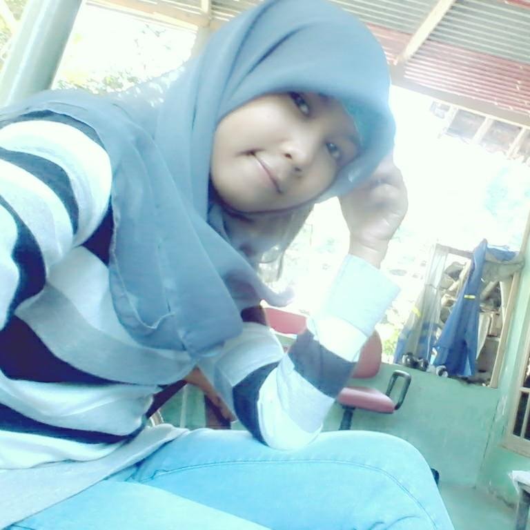 I'm a fire starter, I'm a sweet disaster
I melt hearts like water : : :D