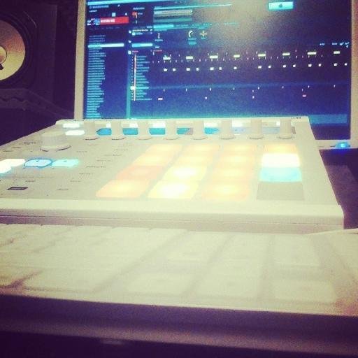 TeremOne's profile picture. French producer :   Featured on NIKE, LVMH, Tommy Hilfiger, MTV, Microsoft, Nestea, L'Oreal, Cover Fx, Gary Vaynerchuk or "Sushi Loops" Apple & Android App...