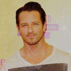 follow @urnotbohen ,she gave you a free follow!