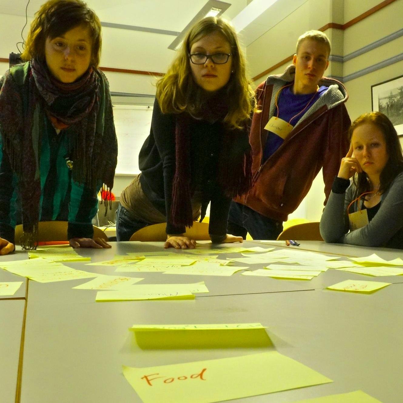 Miljoaktion's profile picture. Miljö- och utvecklingsintresserade ungdomars MILJÖAKTIONSDAGAR. Ympäristö- ja kehitysasioista kiinnostuneiden nuorten YMPÄRISTÖTOIMINTAPÄIVÄT.