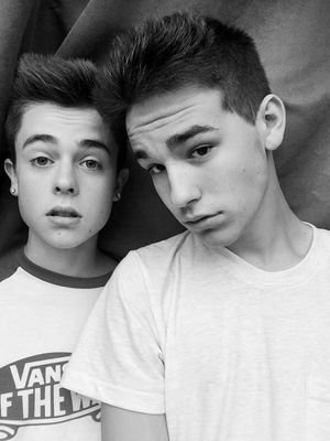 I am an extreme #Whitesider and Grant Landis followed me July 25,2014