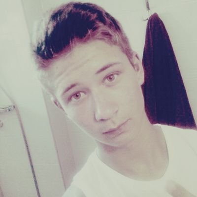 UnTimiNormal's profile picture. Buen chaval.Tomorrowland.Skrillex.Deportista.Almeria,Retamar//Madrilista
Mi obsesion?Practicamente todo ;)
Jugador de baloncesto y amante de los perros.