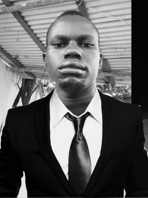 je m'appelle Jacques honomou né en 1988 à Nzerekore en guinée forestière, je suis étudiant diplômé des lettres modernes et relations internationales.