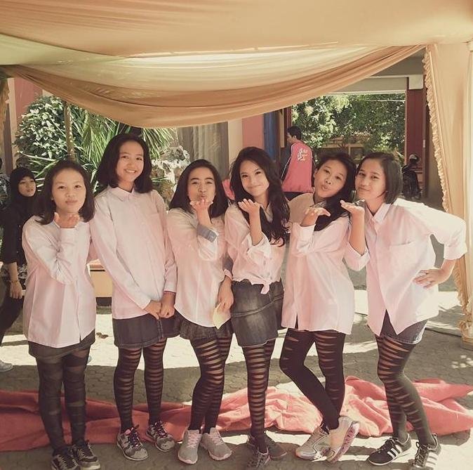They call it dance, I call it life. Member: @frnsscjvnc , @theeeeere , @elsavanny , @Yuniarps , @reginapraj , @AuliaIstiqomah_