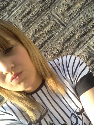 laurab7200's profile picture. 