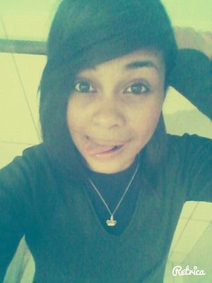 19 anos, lésbica, curto rock e eletrônicas,  solteira... precisando se um amor.; p
