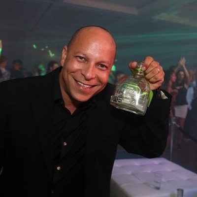 Managing Director Aruba Courier Express, manager at Eventologist Co., Events Organizer and Promoter.