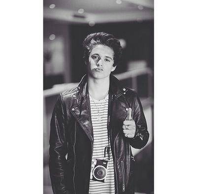chris collins;bisex;19;single