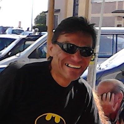 Tengo 56, estoy divorciado, tengo 02 hijos maravillosos Alejandra 29 y Diego-Alonso 24....son la razón de mi existir.
