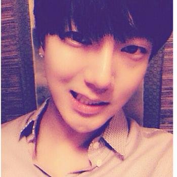Yesung Kim wait you follow me ผมคุยไม่เก่ง ฟอลมาชวนผมคุยหน่อยนะครับ #ยิ้มหล่อ