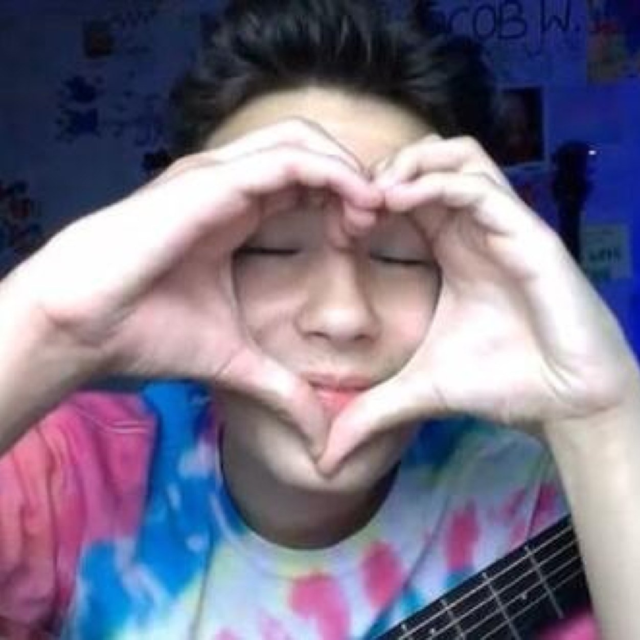 follow my main account @ayyyewhitesides please!