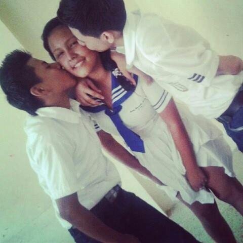 SiGueme  & Te SiGuo                           Soi un ChicO nOrmal, estudioso & enamOradO'