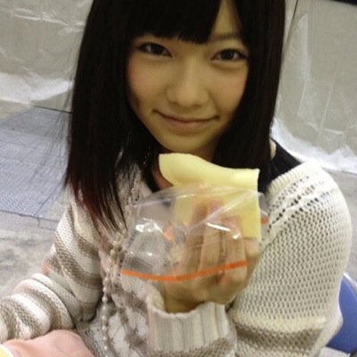 実家は新潟でーす(^^)♪♪いっぱいフォローワー増やしたいなぁ♪♪ちゃんのフォロー返すんでフォローしてください♪♪間違ってフォローしてたらすみませんヽ(´o｀；
