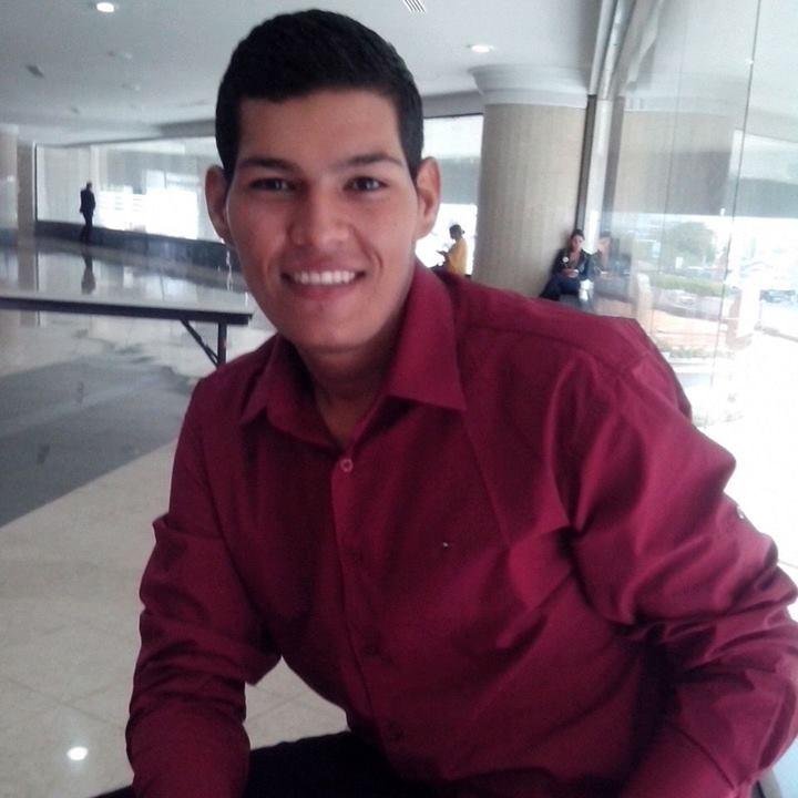 Licenciado en Comunicación social mención   Periodismo Audiovisual
Actor de teatro