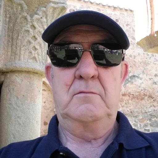 Marino jubilado nacido en Zaragoza y criado en Donosti.
Casado, dos hijos emancipados y viviendo en Alicante