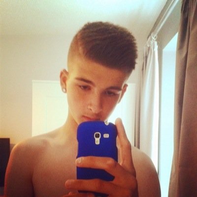 Arsenal Fan! Follow me and ill follow you back.