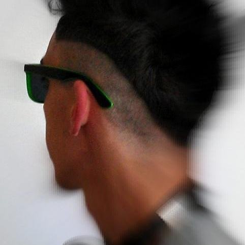 “sputo parole fredde come il ghiaccio, per far capire a quelli che m'assomigliano che non sono i soli a passare un momentaccio.“