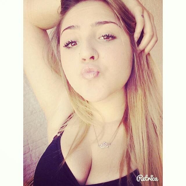Ela curte rap, ela sente o reggae, oque é que eu quero mais? Fã do Tupac, do Sabota e ainda curte um Racionais