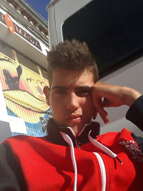 17.Estudiante de bachiller y amante del hip hop