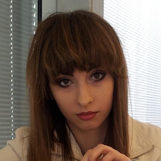 Wellc♡me!
 
I am Ade! I enjoy to do makeup, nails and other beauty tricks.
 I hope you enjoy watching me!