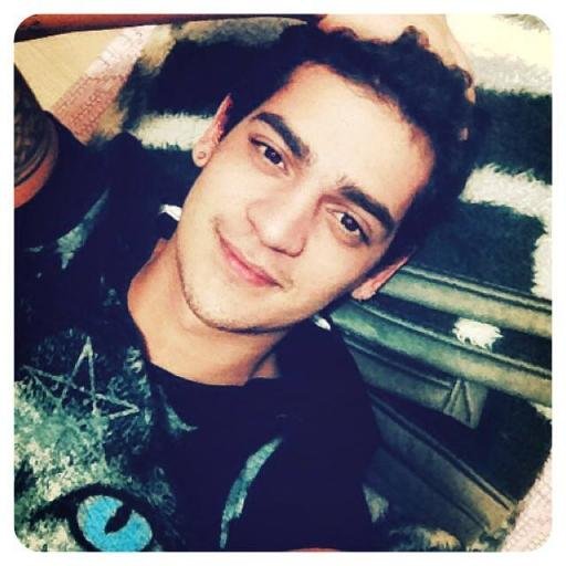 Aprendi que não posso exigir o amor de ninguém.
Posso apenas dar bons motivos para que gostem de mim e esperar que a vida faça o resto.