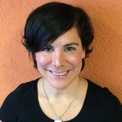 Maestra en filosofía por la UNAM. profesora de ètica, filosofía de la ciencia, lógica.
