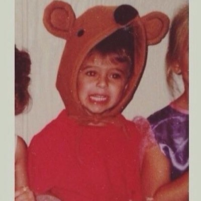 Follow @dedicatedmendes please since i gave you a free follow, i also follows back