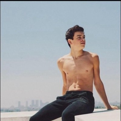i love a 14 year old boy, and his name is hayes grier.c:
ilysm @hayesgrier