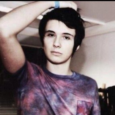 hey there! Im a little obsessed with books....and the internet. @14yearolddes is life :3