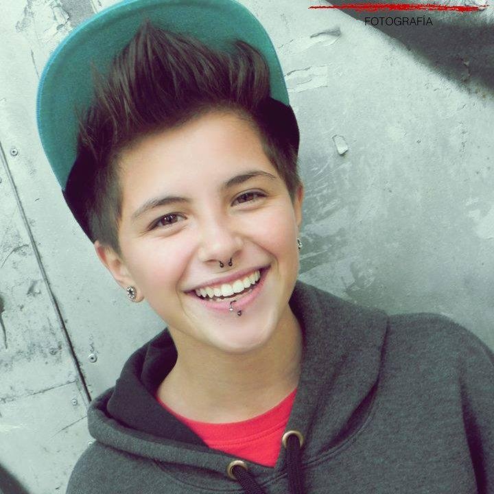 HOLA ME LLAMO DANIELA♥ TENGO 14 AÑOS Y ME GUSTA♥ VALEN SASTIM Y MILEY ♥♥