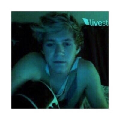 follow @NIGHTCAROLINE and ask for a follow back