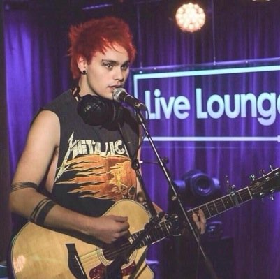 @batmanftmikey gave you this free follow, please follow her, she follows back too❤️