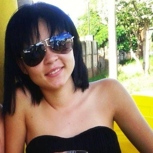 Desejo Felicidade a Todo Mundo , Gente Feliz nao Enche O saco ;)