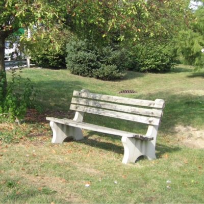Im a bench, wood finish! Like my women well sanded.