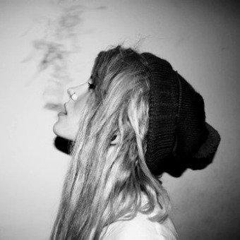 Esmuralda's profile picture. Bio je to kraljevski život čak i u bedi.... Nije se išlo za novčićima, već za zvezdama!